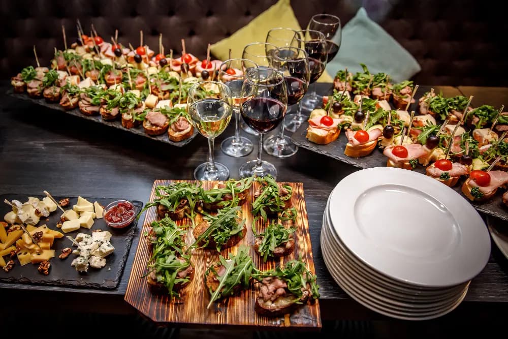 Какво представляват кетъринг услугите и защо са толкова популярни днес